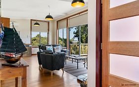 The Beach House- Private Jacuzzi And Wood Fire!